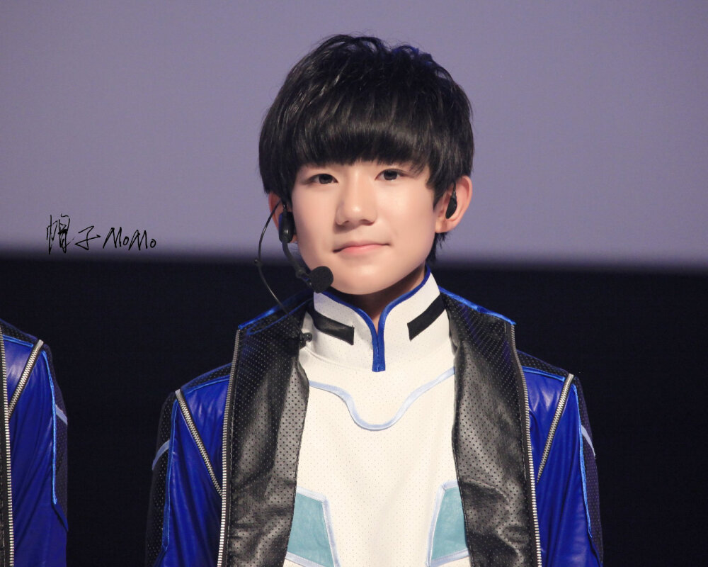 TFBOYS王源 140805 《热力赛车》发布会 cr:帽子MoMo