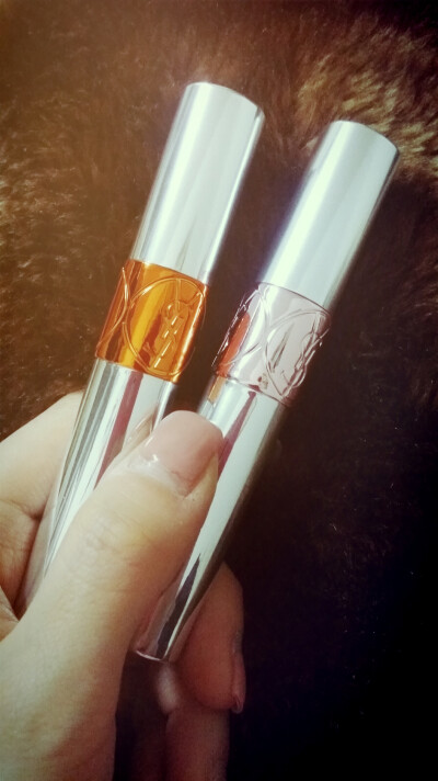 ysl tint-in-oil 4#和7#色。前者淡粉色，却淡得心机(๑‾ ꇴ ‾๑)；后者的特点是变色，润度都不错，持色也够。