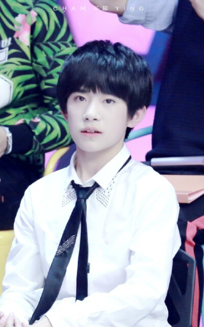 易烊千玺 穿衬衫也是出奇的好看~ 白衣少年 tfboys 少年盛世