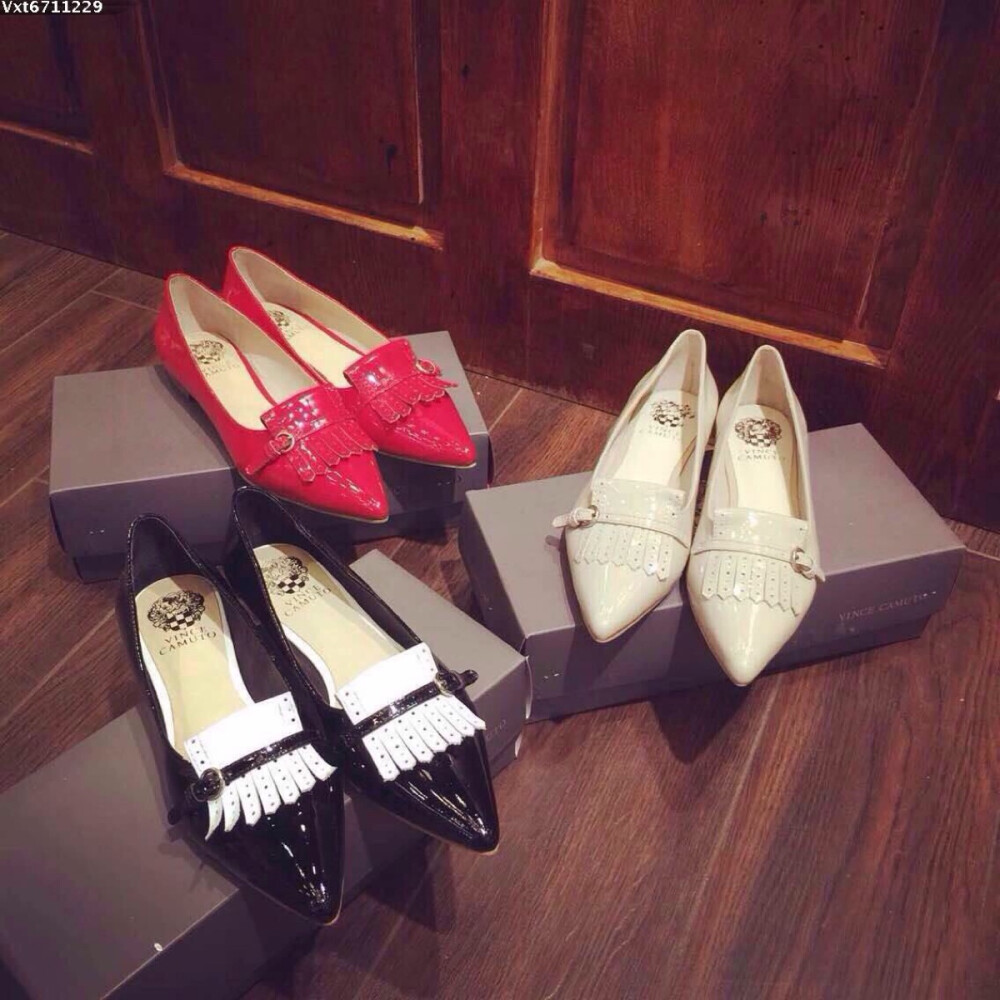  #无鞋不美#2015新款发布【VinceCamuto】✨✨美国纽约颇具盛名的传奇设计师以大胆潮流的设计、简约流畅的造型和精致奢华的工艺赢得众多明星名媛青睐。❤️❤️鞋面采用进口牛皮内里羊皮颜色 ：红色 黑色 杏色 码数：35—39。