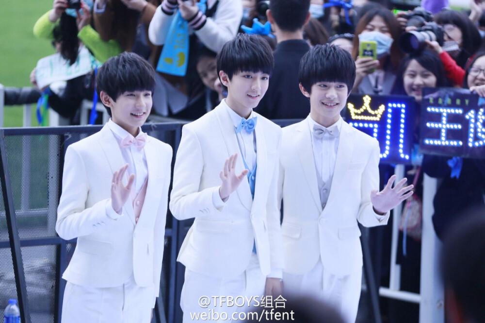 【预告】今晚#TFBOYS#即将参加2015年东方风云榜音乐盛典，音乐实况将在今晚19：30在上海动感101音乐广播进行直播，完整版视频也将于今晚十点在东方卫视播出，TFBOYS除将带来《宠爱》首唱外，也将带来经典老歌串烧，四叶草们，今晚我们见哦。【易烊千玺】【王源】【王俊凯】