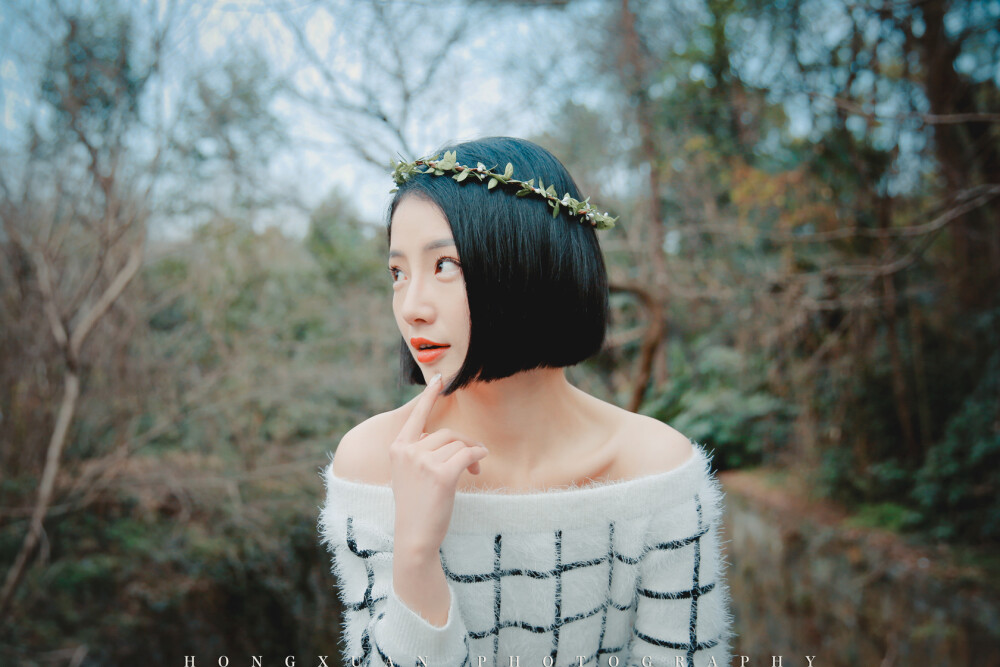 距离情人节已经过去一个半月了 摄影：洪小漩 出镜：妮妮 一组成年旧片，我一直拖着没有发，要知道这可是去年的片子，被我当作废片丢弃在文件夹中，现在搬出来重见天日，可真是对不住妮妮。 本来上周末想找妮妮一起去玩的，不过工作为重，妥妥出差去了，放了妮妮以及一票软妹子的鸽子。 恩，不过，欠的总该的要还的……