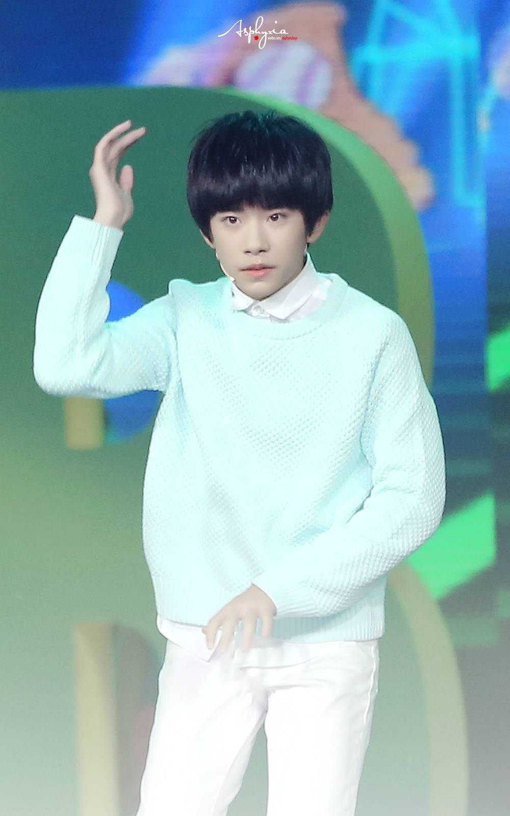 易烊千玺 tfboys JacksonYi