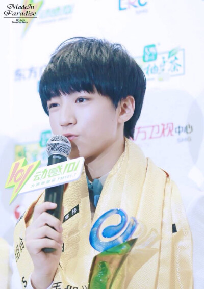 TFBOYS王俊凯。150330东方风云榜。王俊凯，帅到没朋友。这张表情超好！！「图片来源见水印」