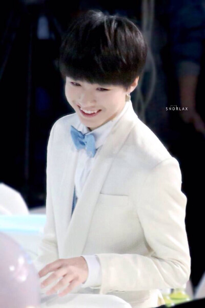 TFBOYS王俊凯。150330东方风云榜。王俊凯，帅到没朋友。「图片来源见水印」