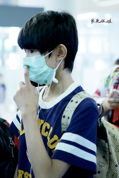 TFBOYS王源 140731 重庆赴上海 cr：软软的源源是我的爱