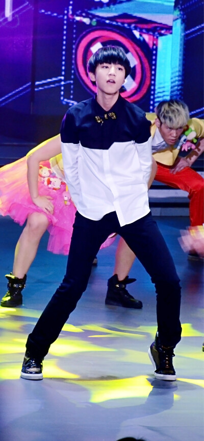 #王俊凯# #TFBOYS王俊凯# #tfboys# 150322快乐大本营录制 CR：Carrie_Karry0921