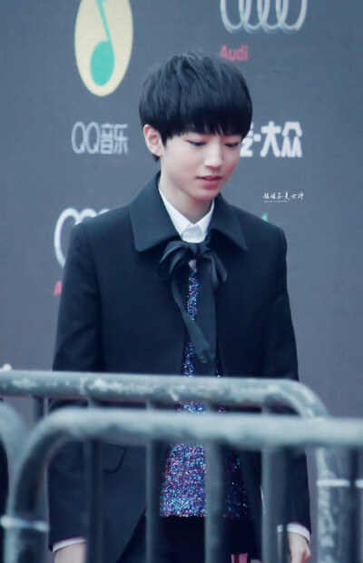 #王俊凯# #TFBOYS王俊凯# #tfboys# 150325QQ音乐年度盛典 CR：_姐姐不是女神