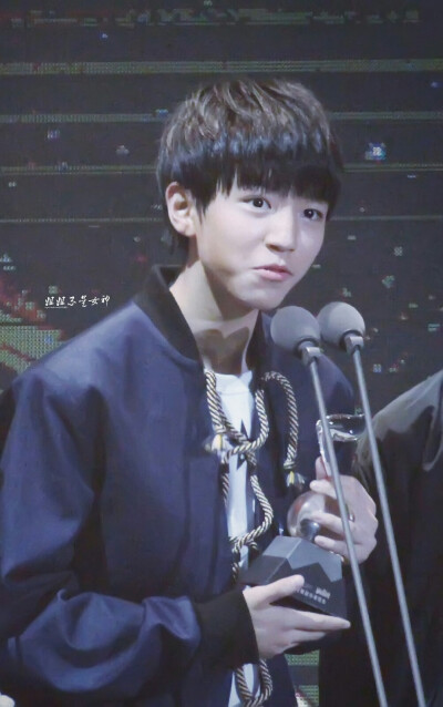 #王俊凯# #TFBOYS王俊凯# #tfboys# 150325QQ音乐年度盛典 CR：_姐姐不是女神