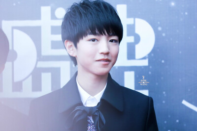 #王俊凯# #TFBOYS王俊凯# #tfboys# 150325QQ音乐年度盛典 CR：2babeWang
