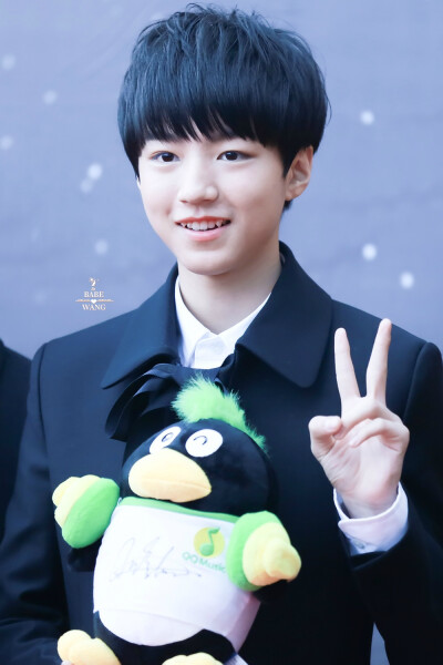 #王俊凯# #TFBOYS王俊凯# #tfboys# 150325QQ音乐年度盛典 CR：2babeWang