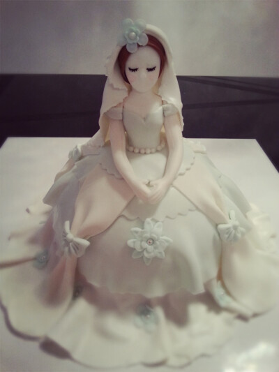 《待嫁的新娘》翻糖蛋糕
