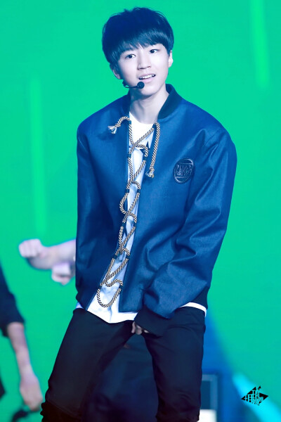 #王俊凯# #TFBOYS王俊凯# #tfboys# 150325QQ音乐年度盛典 CR：-玥玥姐姐-