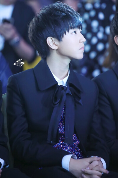 #王俊凯# #TFBOYS王俊凯# #tfboys# 150325QQ音乐年度盛典 CR：-玥玥姐姐-