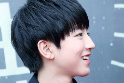 #王俊凯# #TFBOYS王俊凯# #tfboys# 150325QQ音乐年度盛典 CR：叫我头等机