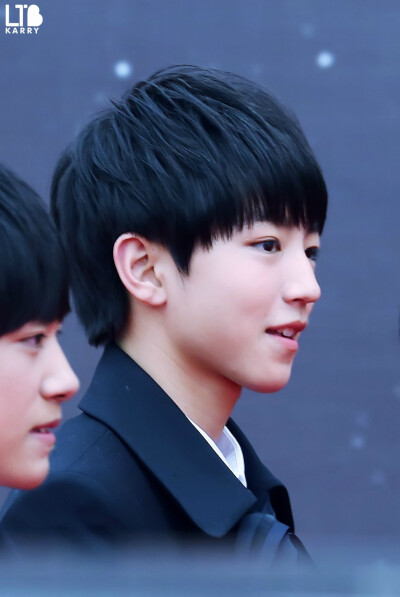 #王俊凯# #TFBOYS王俊凯# #tfboys# 150325QQ音乐年度盛典 CR：王俊凯遛图博