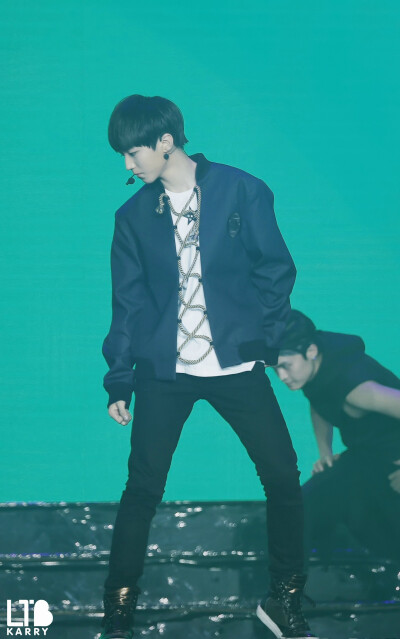 #王俊凯# #TFBOYS王俊凯# #tfboys# 150325QQ音乐年度盛典 CR：王俊凯遛图博