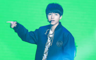 #王俊凯# #TFBOYS王俊凯# #tfboys# 150325QQ音乐年度盛典 CR：Y歪歪Y_