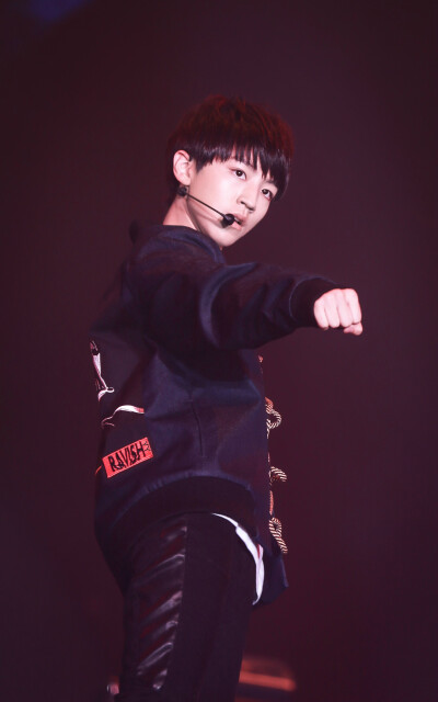 #王俊凯# #TFBOYS王俊凯# #tfboys# 150325QQ音乐年度盛典 CR：Y歪歪Y_