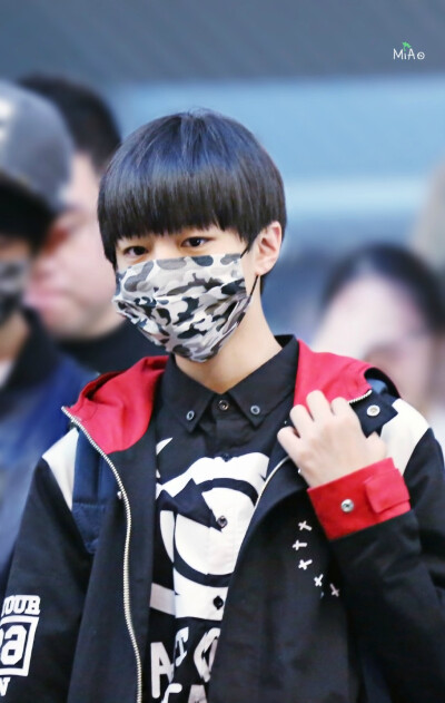 #王俊凯# #TFBOYS王俊凯# #tfboys# 150321北京至长沙 CR：啊苗哥哥