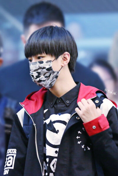 #王俊凯# #TFBOYS王俊凯# #tfboys# 150321北京至长沙 CR：啊苗哥哥