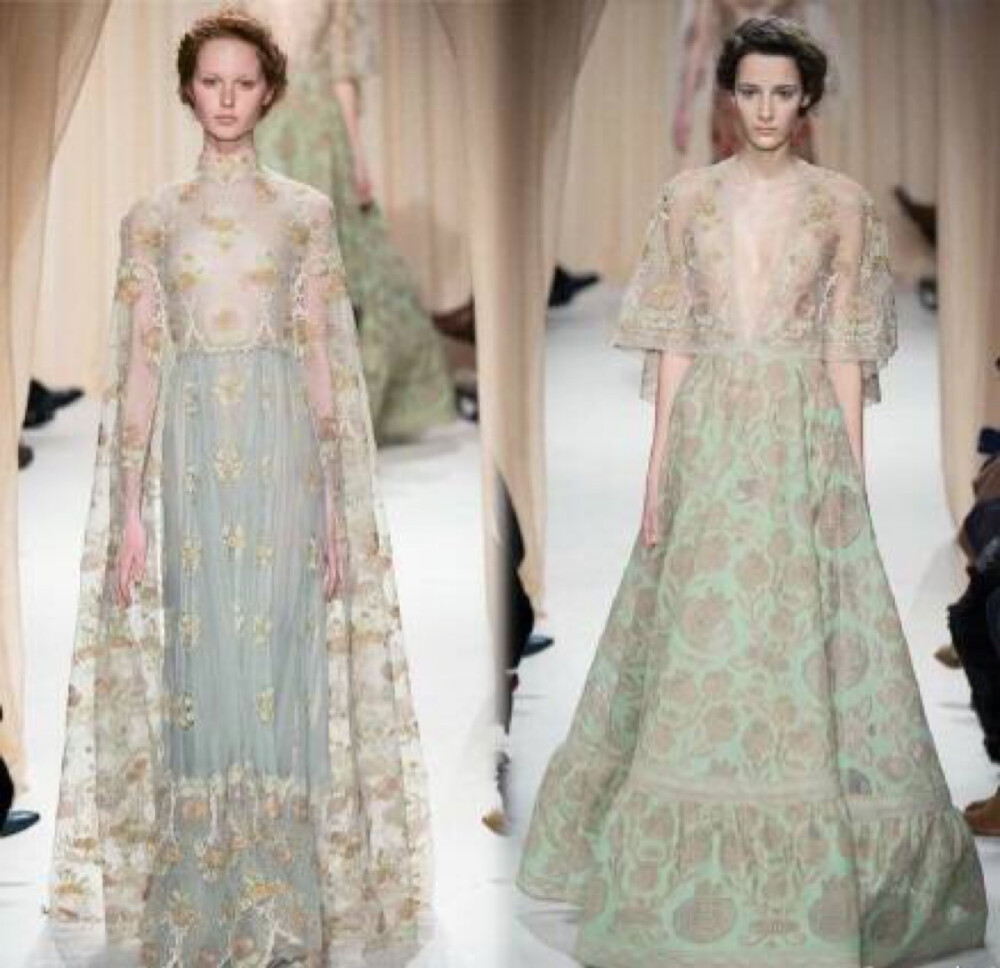 Valentino 2015春夏高定系列的主题是爱，但是要比爱情浪漫一百倍。他们的灵感来自俄罗斯画家夏加尔，还把莎士比亚和但丁的作品，甚至意大利流行歌曲的歌词写在了衣服上。除了有华丽繁复的俄罗斯宫廷风，还有星星、云朵、花鸟、风筝……就像爱情的各种滋味。/net