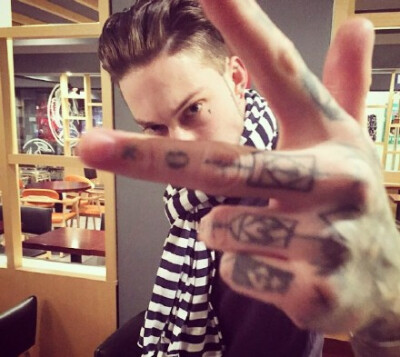 Daniel Snoeks，来自澳大利亚，生于1994年7月12日，纹身师，时装模特。