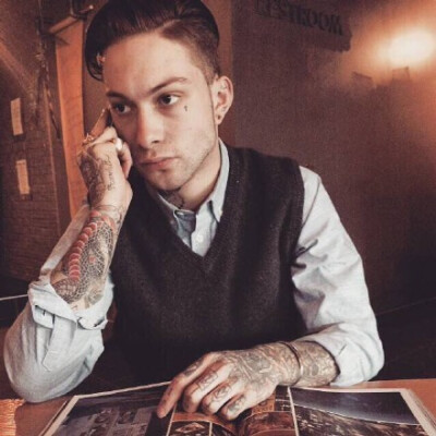 Daniel Snoeks，来自澳大利亚，生于1994年7月12日，纹身师，时装模特。