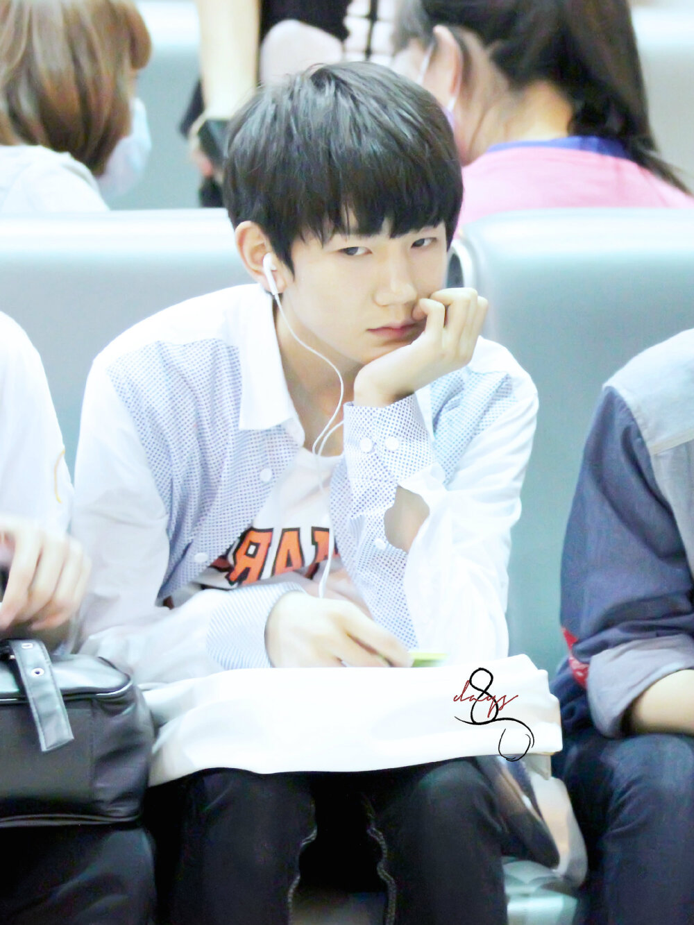 TFBOYS王源 140520-21 长沙返重庆 cr：Day8_InNovember