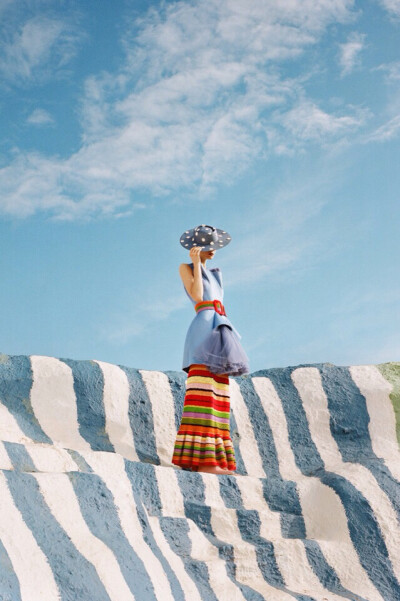 Salvation Mountain 救赎山 模特：Nora Vai 摄影：Julia Galdo &amp;amp; Cody Cloud