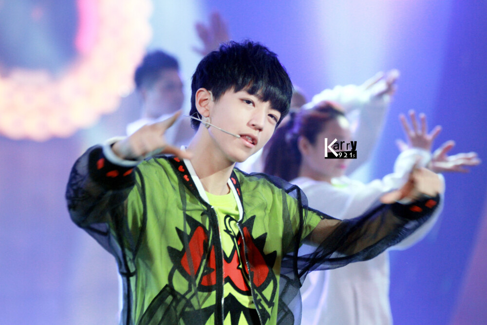 #王俊凯# #TFBOYS王俊凯# #TFBOYS# 20150108 北京春晚录制 cr K-921s