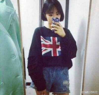 短发女孩也可以性感可爱