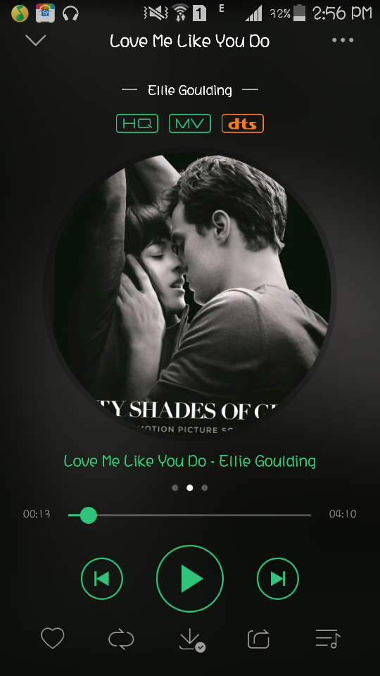 ♡《Love me like you do》Ellie Goulding.Ellie 是一位英国唱作人。听她的声音舒服到极致。不像糖浆，而像白砂糖，甜甜的却颗粒分明，不会糊作一团，温柔却不至于甜腻。最喜欢那句“My head spinning around I can't see clear no more.”