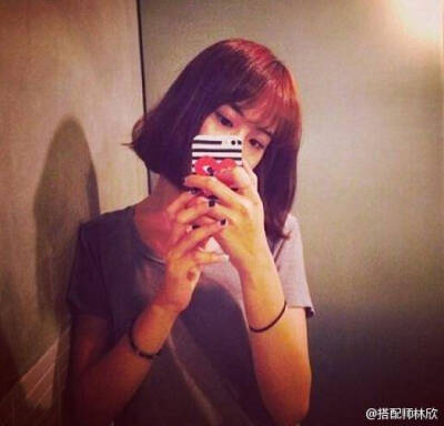 短发女孩也可以性感可爱