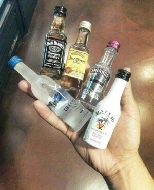 #好饮料喝不停#可爱迷你小瓶装鸡尾酒