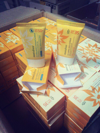 【I like beauty 】innisfree悦诗风吟有机安全高效持久防晒霜 SPF35PA+++ ●通过法国ECO机构认证 ●SPF35/50PA+++具有防水效果，让出汗，或者夏季在海边游玩，❤️水上乐园玩耍时不用担心脸部掉妆和花掉哦~  ●没…