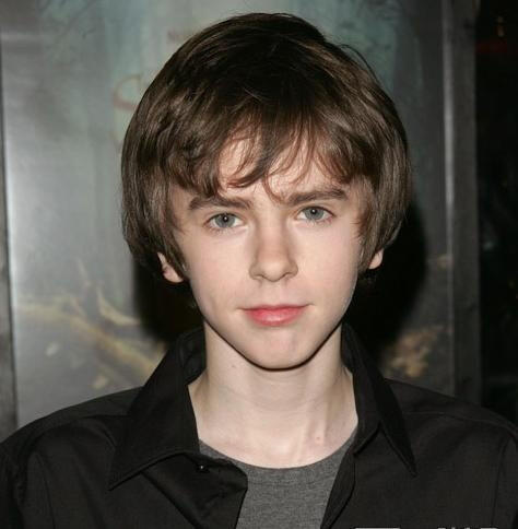 Freddie Highmore 桌面 壁纸 头像 欧美 帅哥 男神