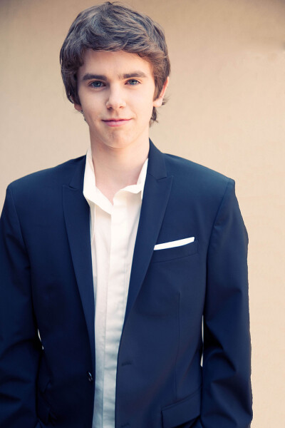 Freddie Highmore 桌面 壁纸 头像 欧美 帅哥 男神