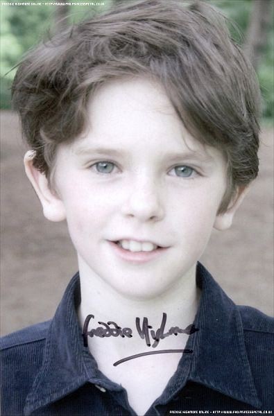 Freddie Highmore 桌面 壁纸 头像 欧美 帅哥 男神