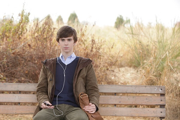 Freddie Highmore 桌面 壁纸 头像 欧美 帅哥 男神