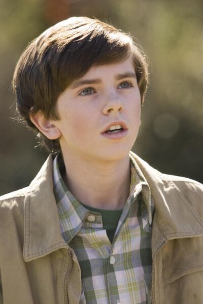 Freddie Highmore 桌面 壁纸 头像 欧美 帅哥 男神