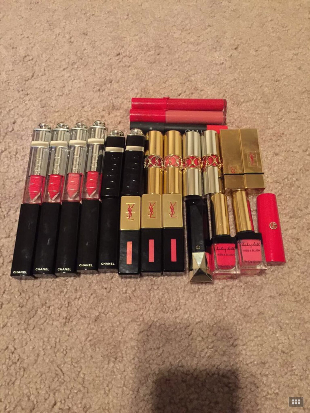 lipstick collection. 几款是我自己在用的哦～发出来给各位小主赏鉴赏鉴，有喜欢的来喊我买买买！