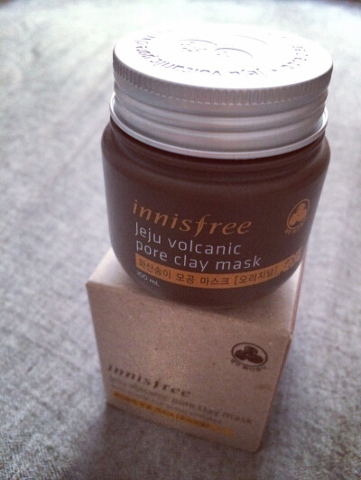 Innisfree pore clay mask