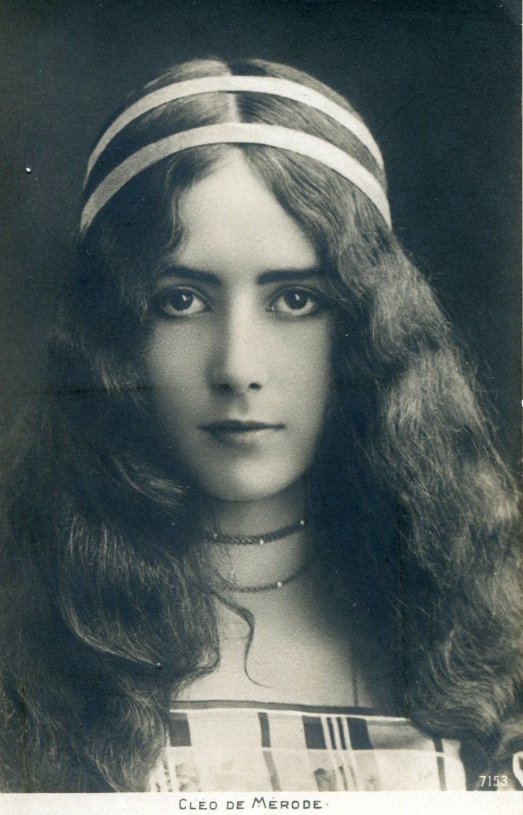 法国古董明信片系列：Cleo de Merode（1875-1966），法国芭蕾舞女明星，拥有“惊为天人”的美貌，她的美丽面庞曾是20世纪初巴黎“美好年代”的象徵。