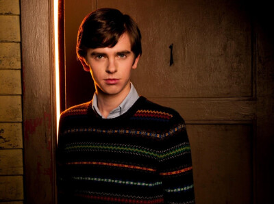 Freddie Highmore 桌面 壁纸 头像 欧美 帅哥 男神