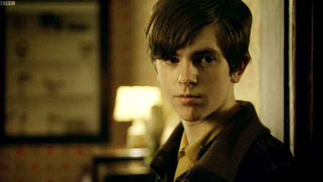 Freddie Highmore 桌面 壁纸 头像 欧美 帅哥 男神