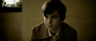 Freddie Highmore 桌面 壁纸 头像 欧美 帅哥 男神