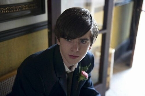 Freddie Highmore 桌面 壁纸 头像 欧美 帅哥 男神