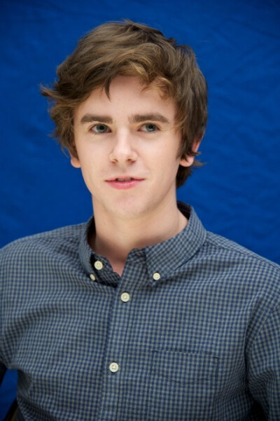 Freddie Highmore 桌面 壁纸 头像 欧美 帅哥 男神