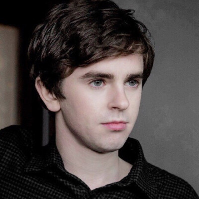 Freddie Highmore 桌面 壁纸 头像 欧美 帅哥 男神